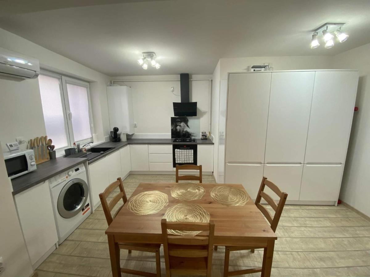 The Best Apartament Central Хунедоара Екстер'єр фото