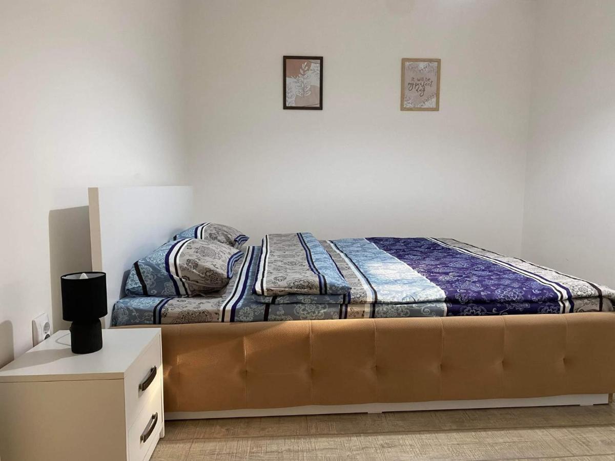 The Best Apartament Central Хунедоара Екстер'єр фото