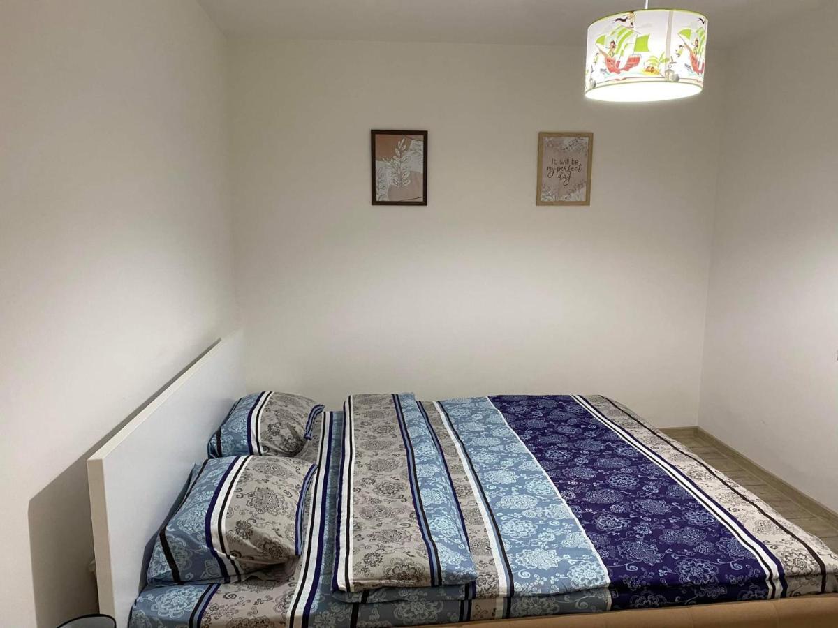 The Best Apartament Central Хунедоара Екстер'єр фото